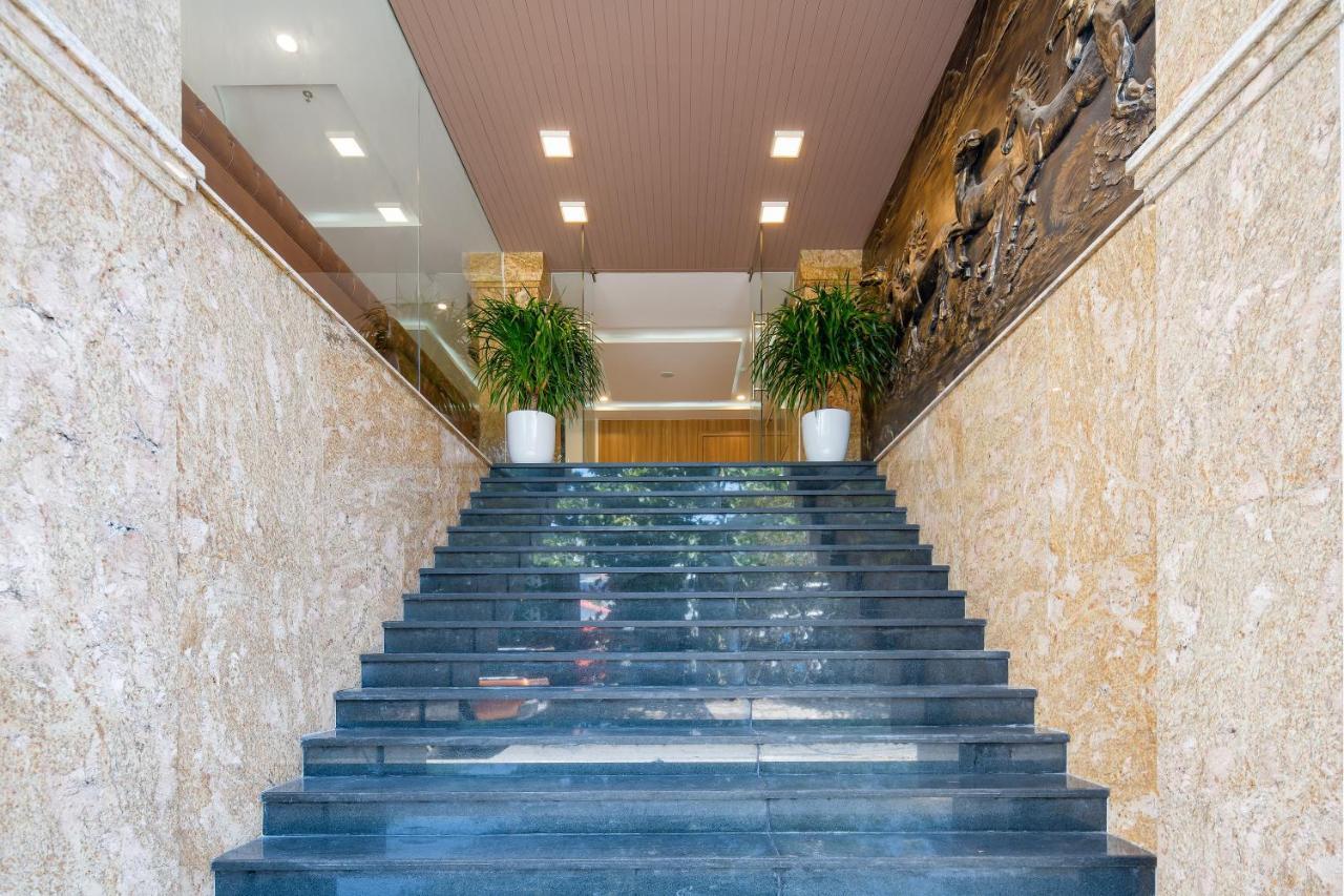 Lotus Rock 05 Hotel Danang Exterior photo